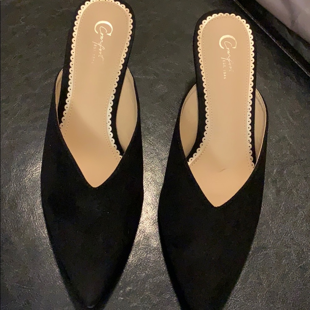 Black velvet slide in heel